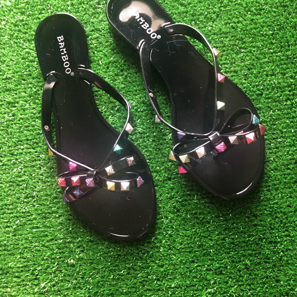 Black flip flops 🩴 Donating 9/30/23